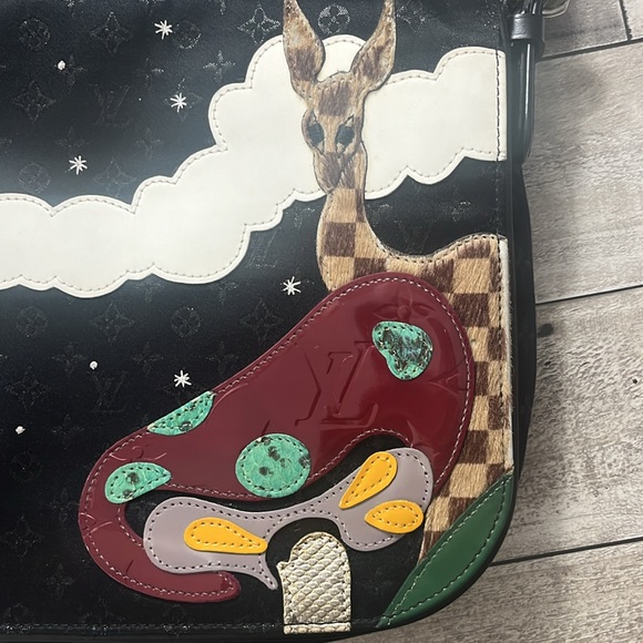 LOUIS VUITTON Giraffe CONTE DE FÉES Adjustable Crossbody. Soft satin material! - Picture 2 of 11